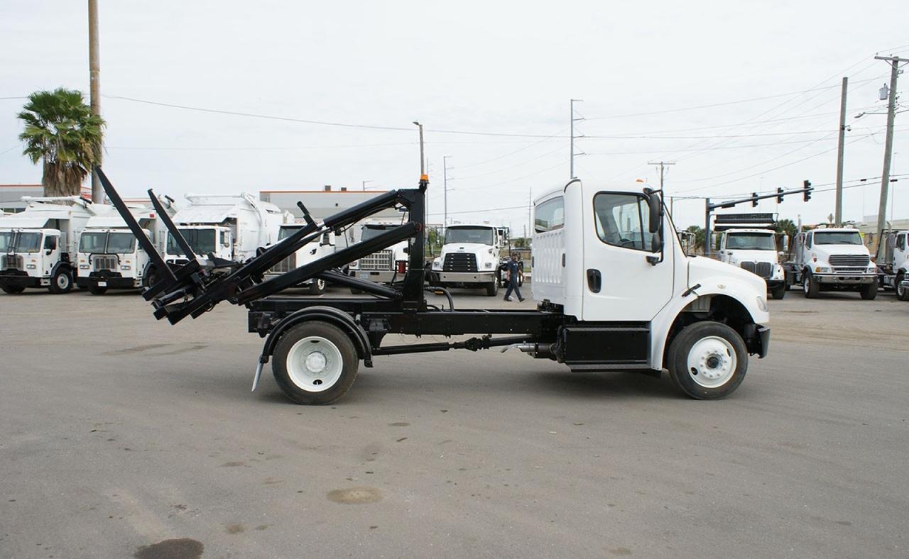 2016 Freightliner M2 106 6000 LBS G/H MANUFACTURING CDU Tampa FL