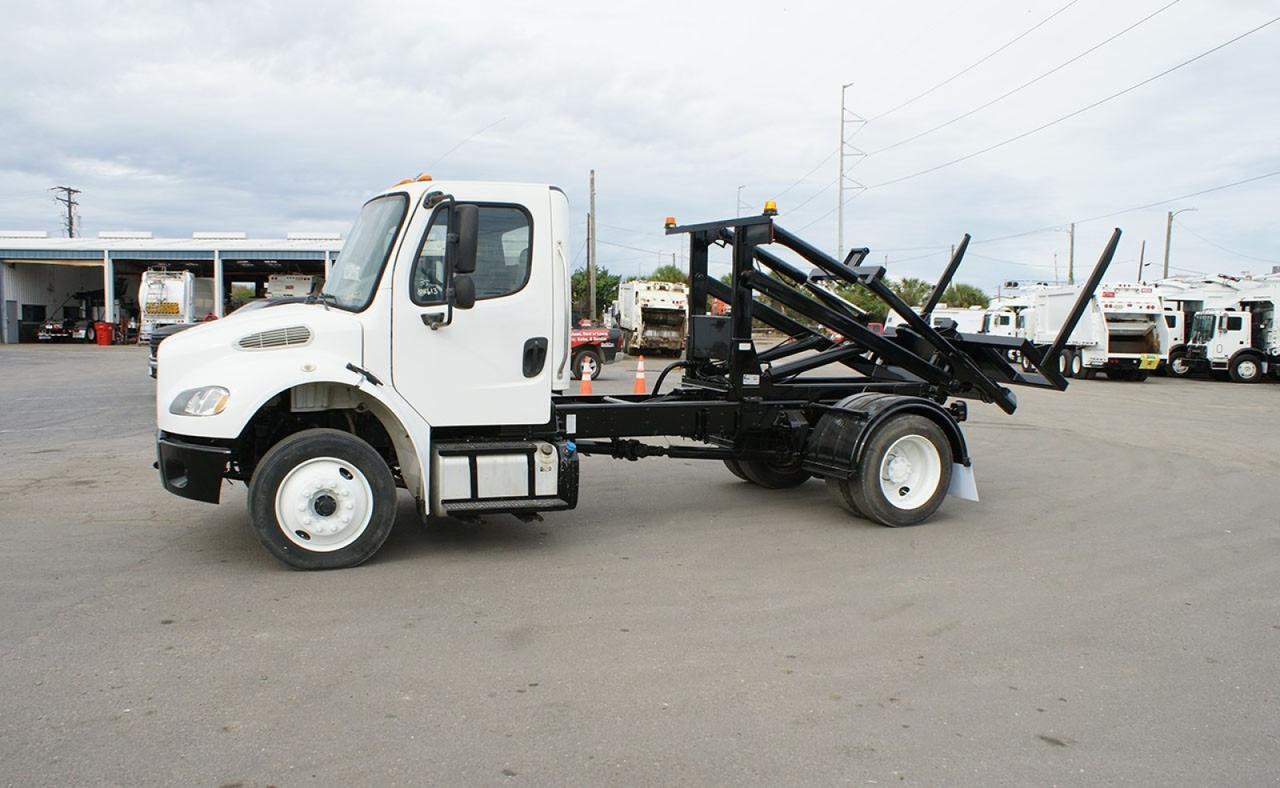 2016 Freightliner M2 106 6000 LBS G/H MANUFACTURING CDU Tampa FL