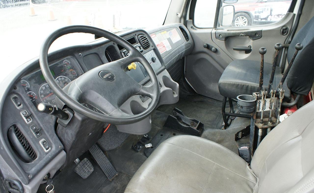 2016 Freightliner M2 106 6000 LBS G/H MANUFACTURING CDU