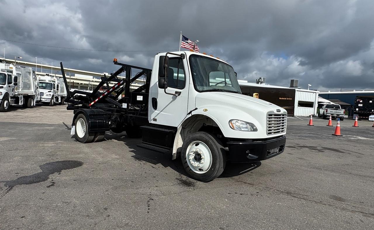 2016 Freightliner M2 106 6000 LBS G/H MANUFACTURING CDU Tampa FL