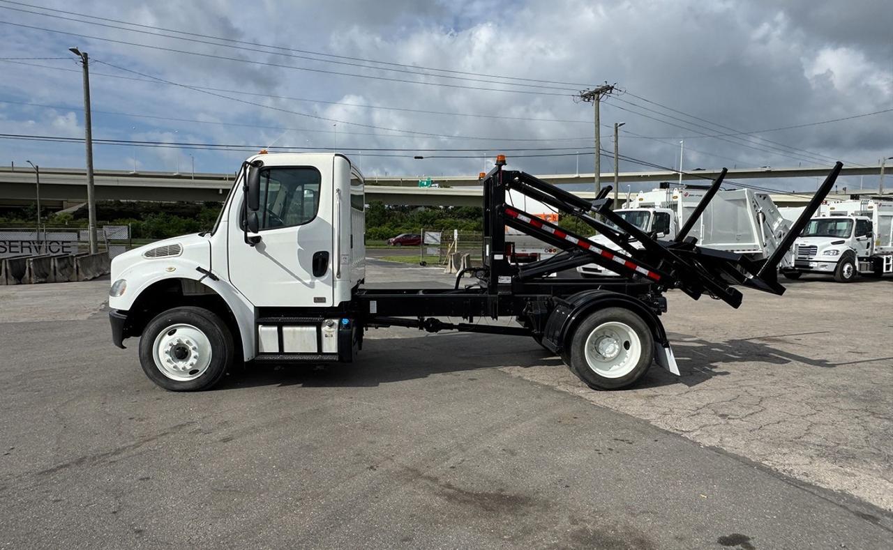 2016 Freightliner M2 106 6000 LBS G/H MANUFACTURING CDU Tampa FL