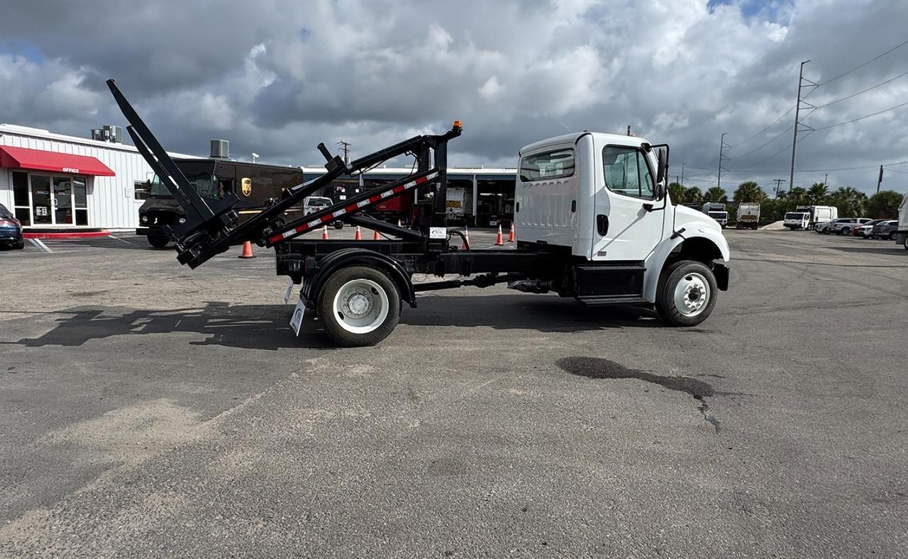 2016 Freightliner M2 106 6000 LBS G/H MANUFACTURING CDU Tampa FL