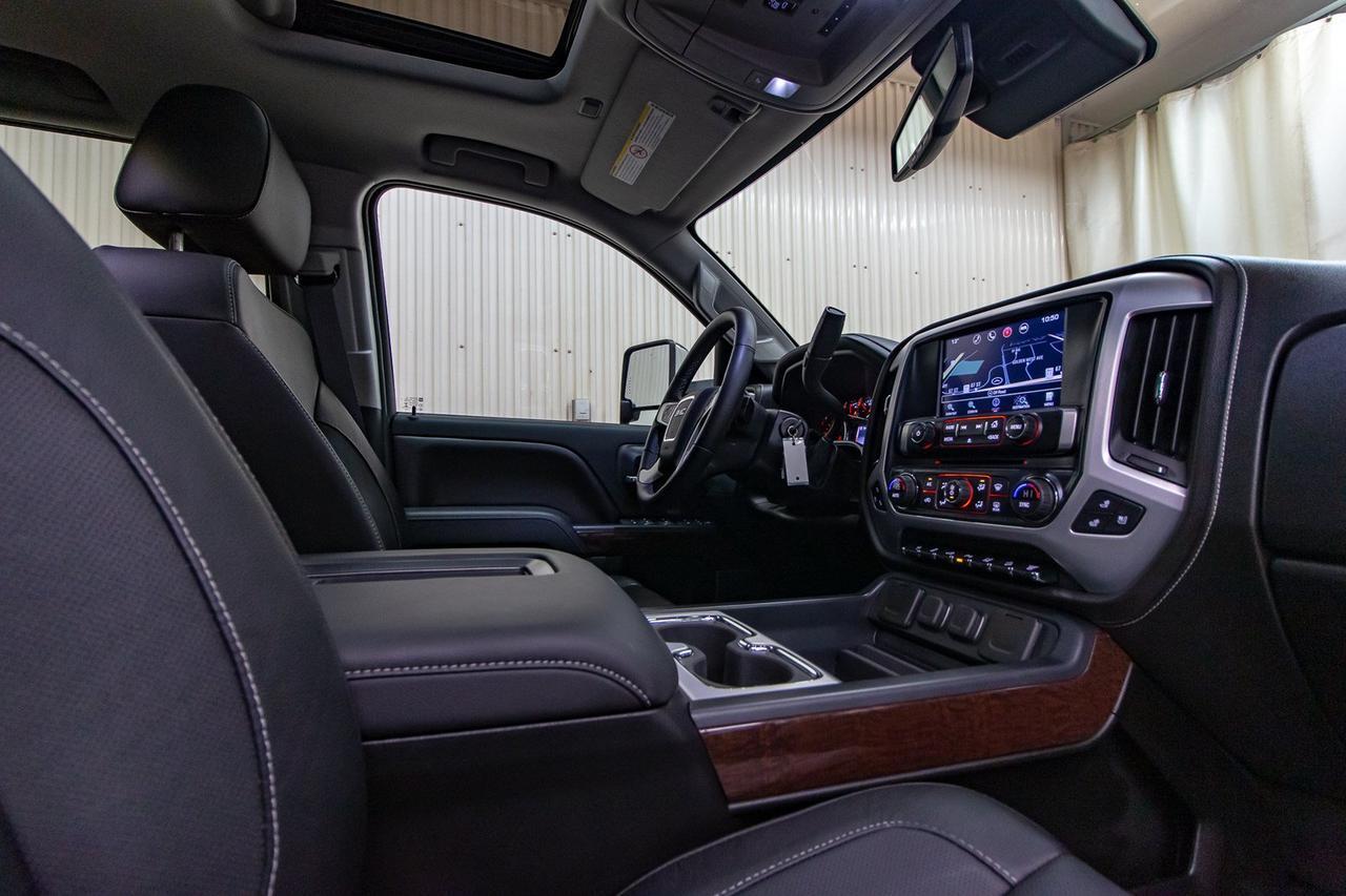 2016 GMC Sierra 2500HD 4x4 Crew Cab SLT Z71 Diesel Leather Roof Nav Red Deer AB