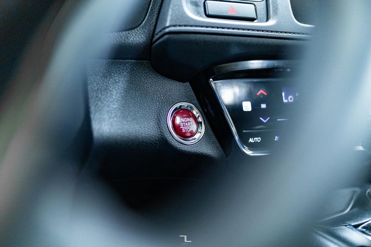 2016 Honda HR-V AWD EX Roof BCam Red Deer AB