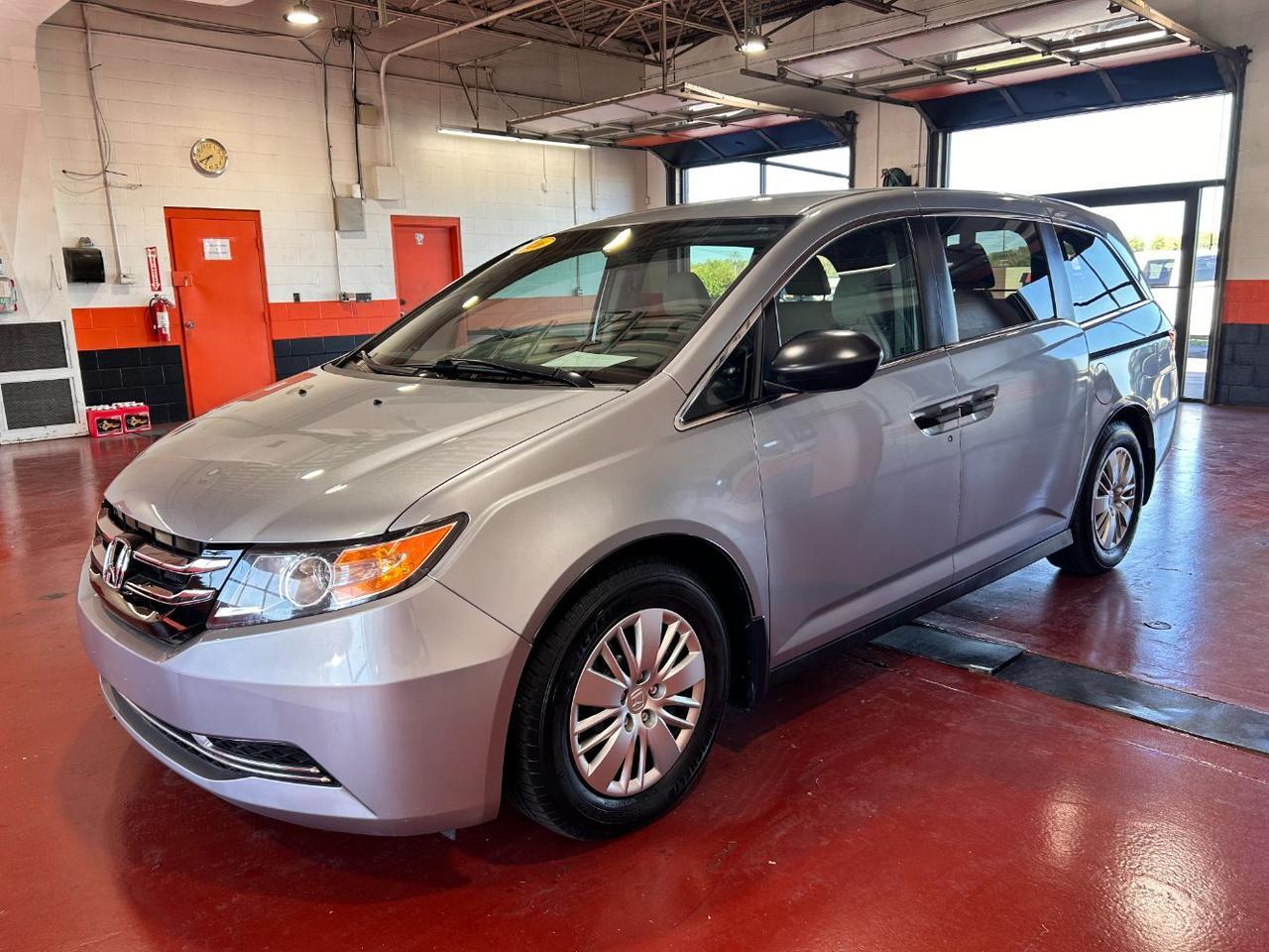2016 Honda Odyssey LX photo 2
