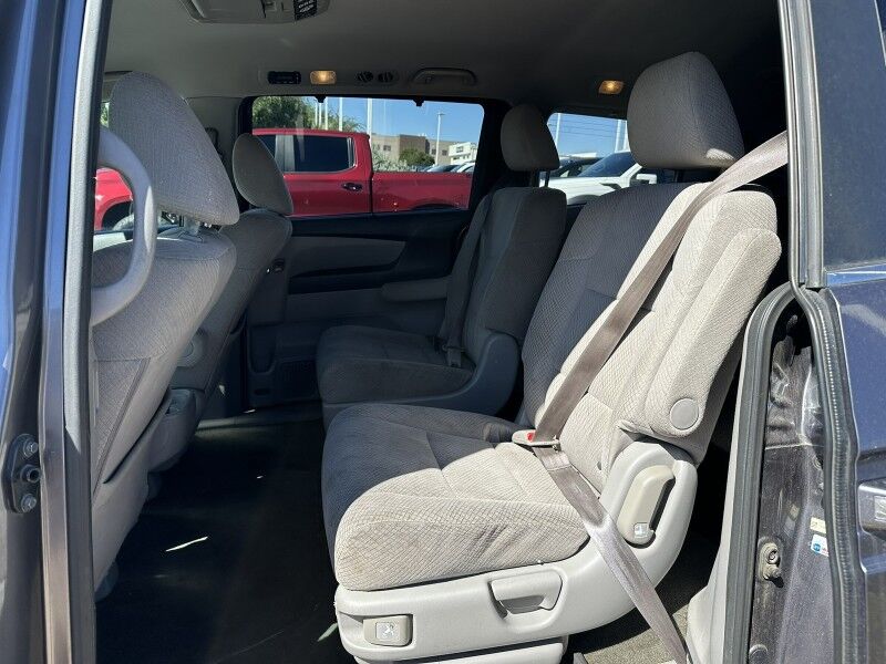 2016 Honda Odyssey SE photo 12