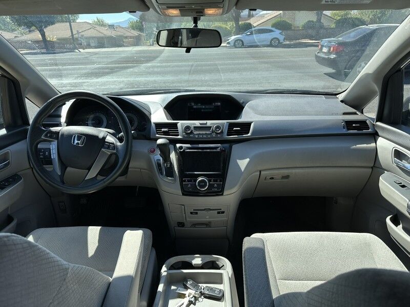 2016 Honda Odyssey SE photo 16
