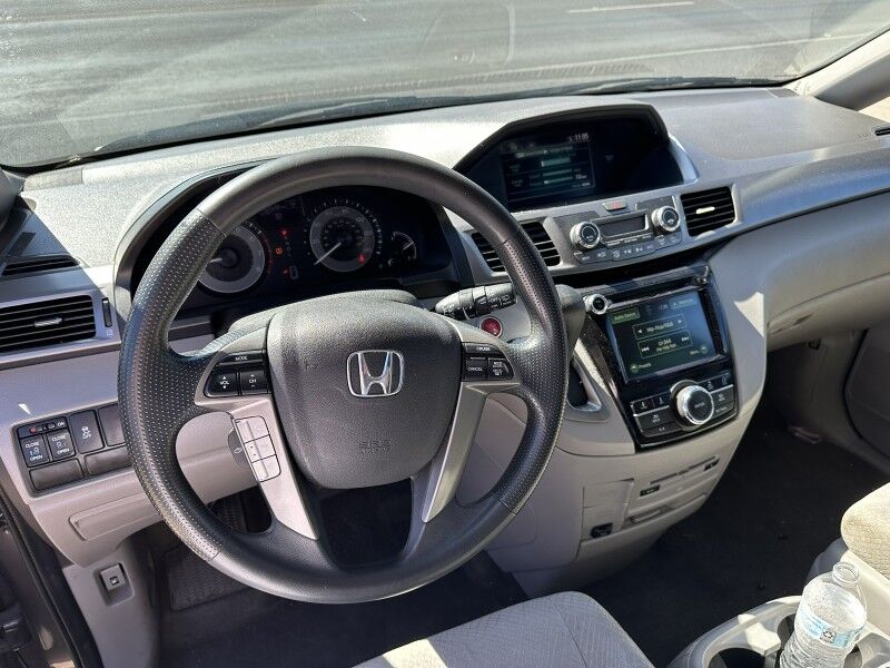2016 Honda Odyssey SE photo 10