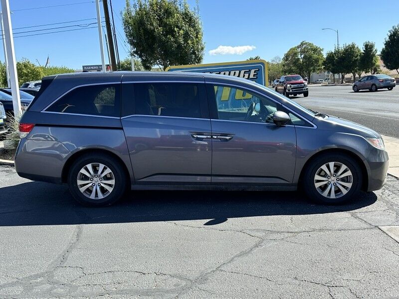 2016 Honda Odyssey SE photo 2