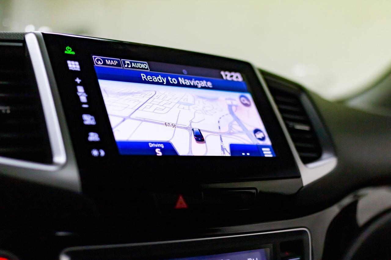 2016 Honda Pilot AWD Touring Leather Roof Nav TV BCam Red Deer AB