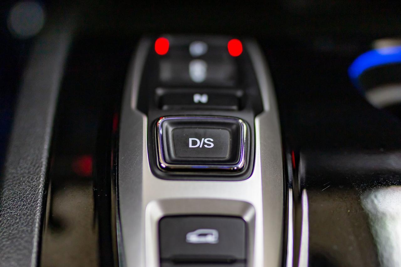 2016 Honda Pilot AWD Touring Leather Roof Nav TV BCam Red Deer AB