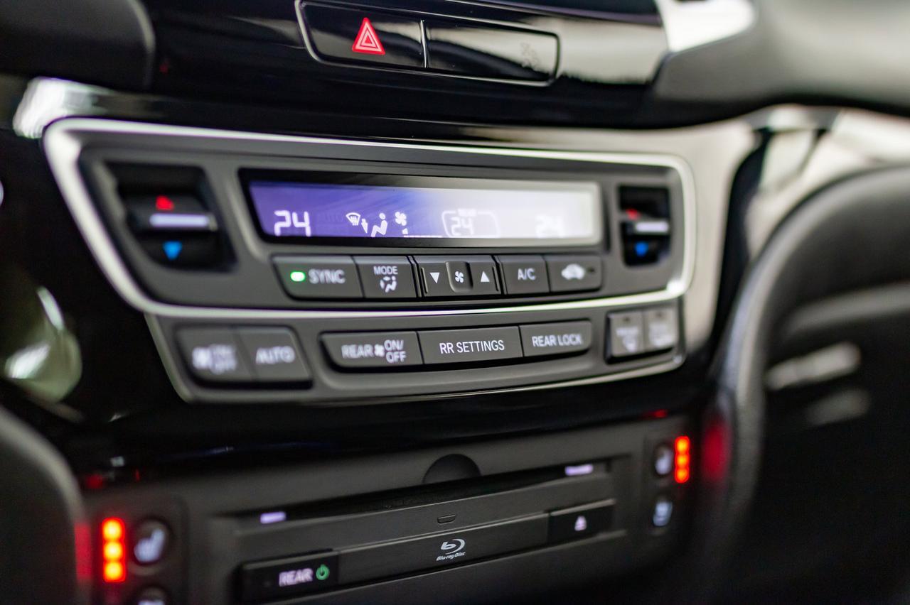 2016 Honda Pilot AWD Touring Leather Roof Nav TV BCam Red Deer AB