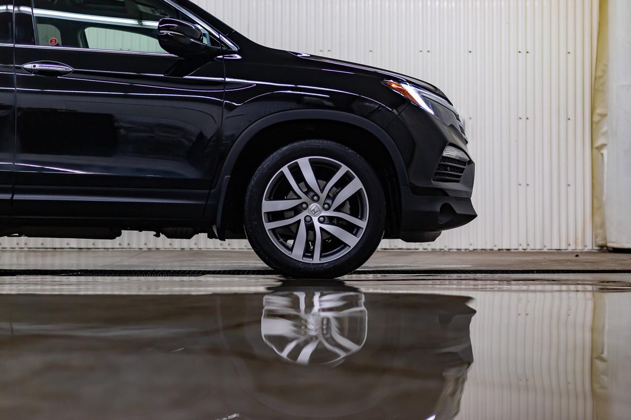 2016 Honda Pilot AWD Touring Leather Roof Nav TV BCam Red Deer AB