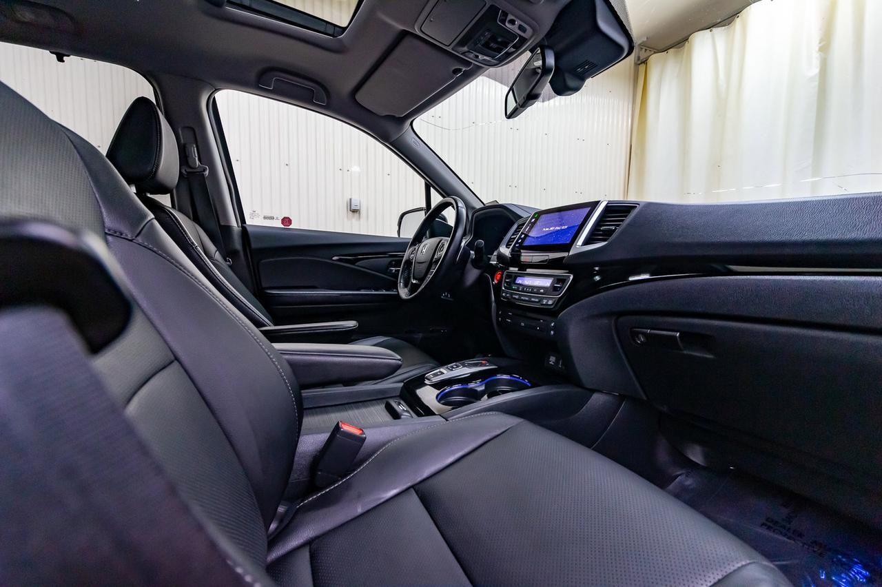 2016 Honda Pilot AWD Touring Leather Roof Nav TV BCam Red Deer AB