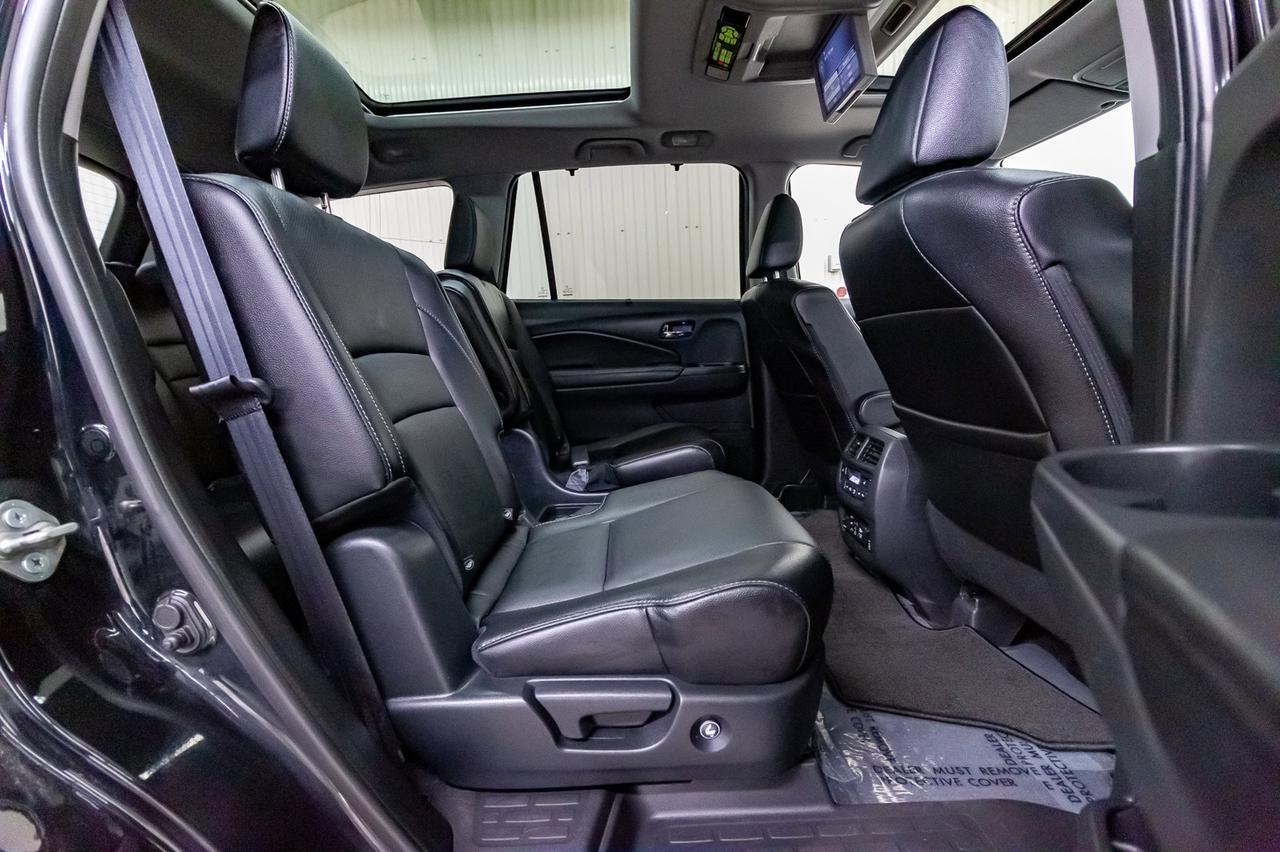 2016 Honda Pilot AWD Touring Leather Roof Nav TV BCam Red Deer AB