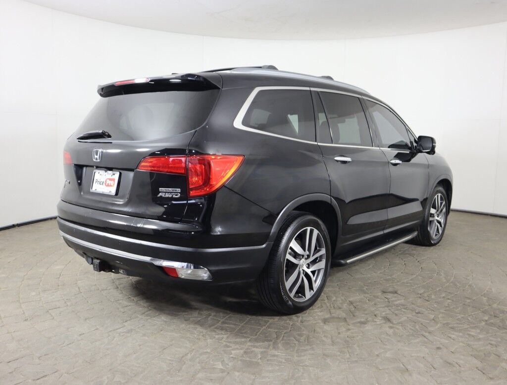2016 Honda Pilot AWD Touring w/Rear Entertainment/Nav Maumee OH