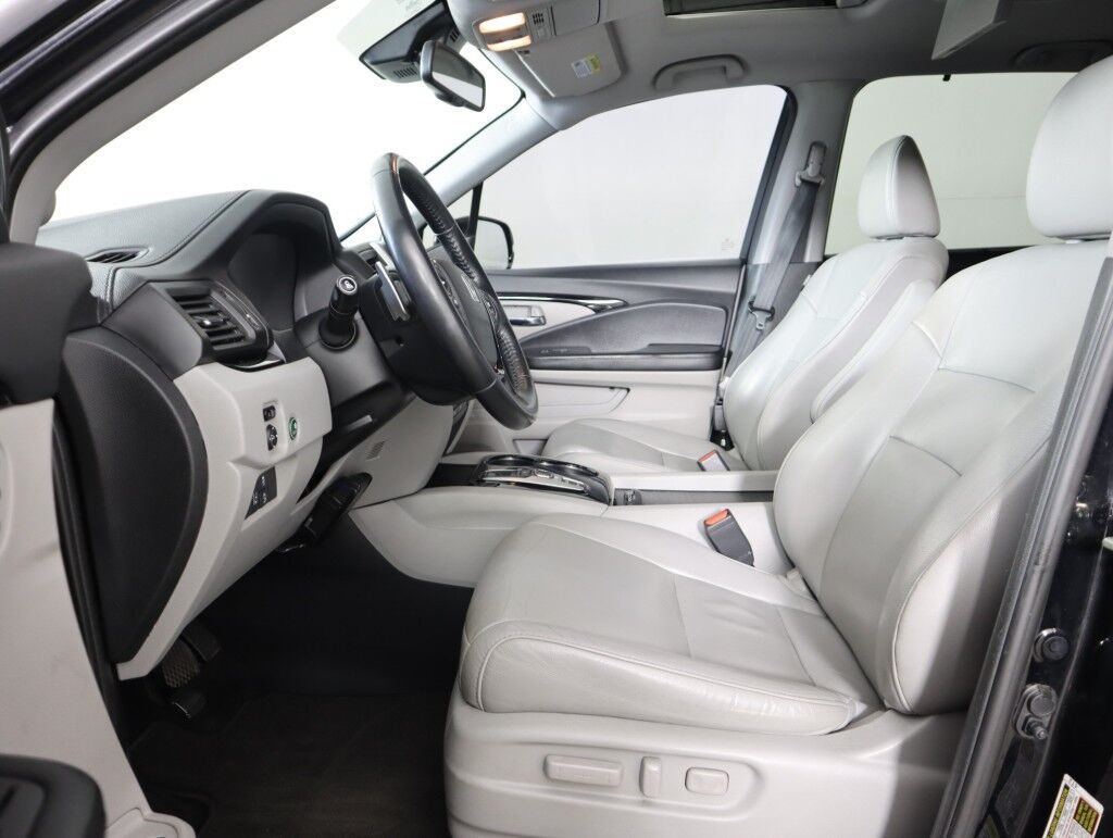 2016 Honda Pilot AWD Touring w/Rear Entertainment/Nav Maumee OH