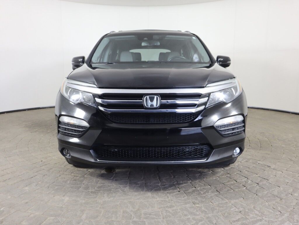 2016 Honda Pilot AWD Touring w/Rear Entertainment/Nav Maumee OH