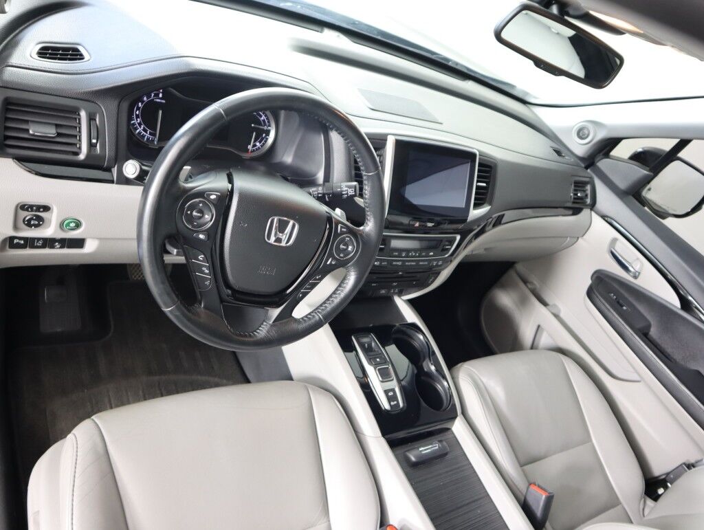 2016 Honda Pilot AWD Touring w/Rear Entertainment/Nav Maumee OH