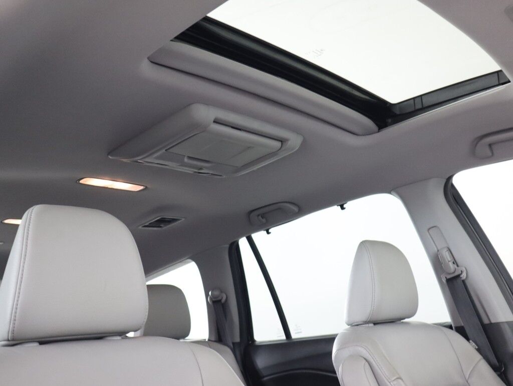 2016 Honda Pilot AWD Touring w/Rear Entertainment/Nav Maumee OH
