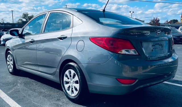 2016 Hyundai Accent - HD SE