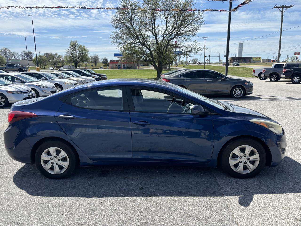 2016 Hyundai Elantra SE Sedan 4D