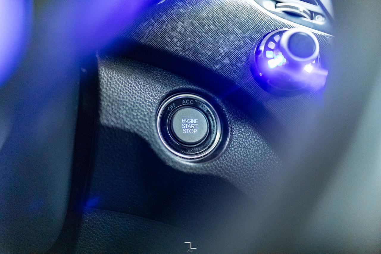 2016 Hyundai Santa Fe XL AWD Limited Leather Roof Nav Red Deer AB