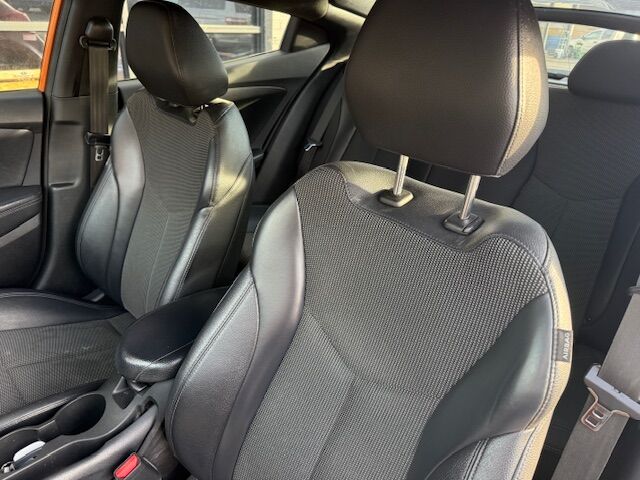 2016 Hyundai Veloster BASE 6AT Greensboro NC