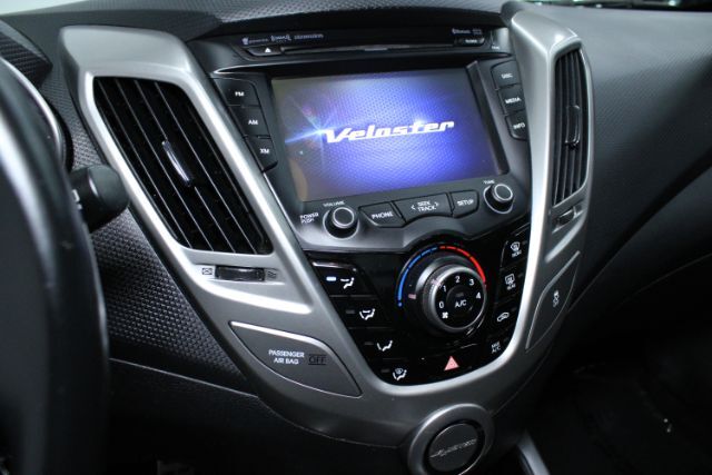 2016 Hyundai Veloster Base 6AT Chantilly VA