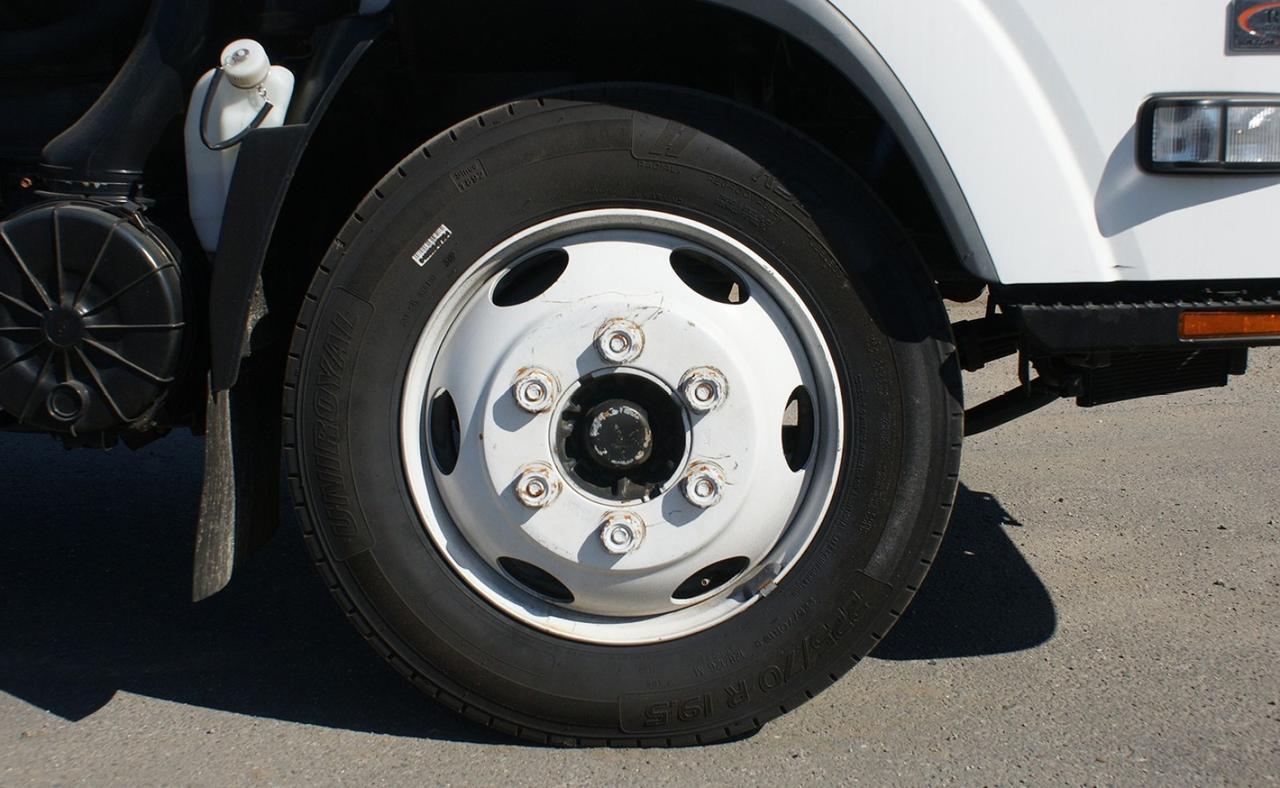 2016 Isuzu NRR 8 yard New Way Rear Loader Garbage Truck Tampa FL