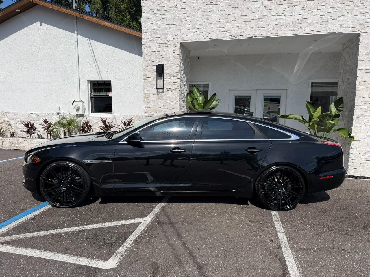 2016 Jaguar XJ 4dr Sdn XJL Supercharged RWD