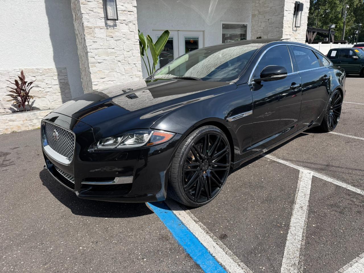 2016 Jaguar XJ 4dr Sdn XJL Supercharged RWD