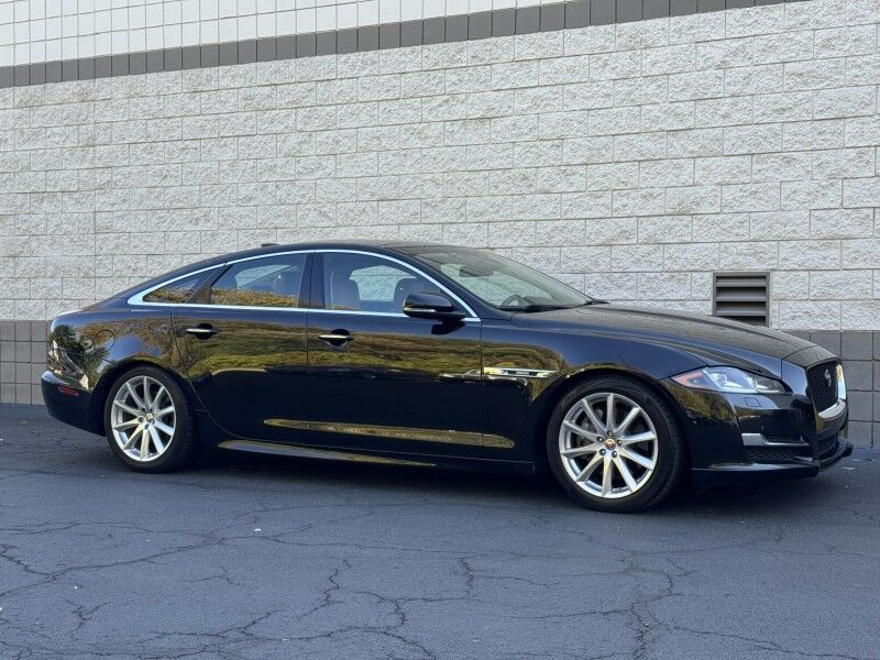 2016 Jaguar XJ R-Sport photo 4
