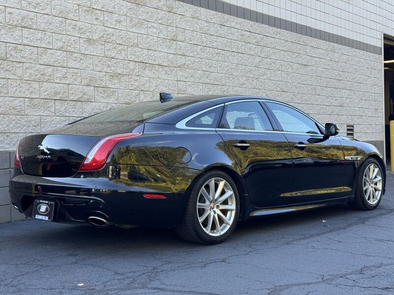 2016 Jaguar XJ R-Sport photo 3