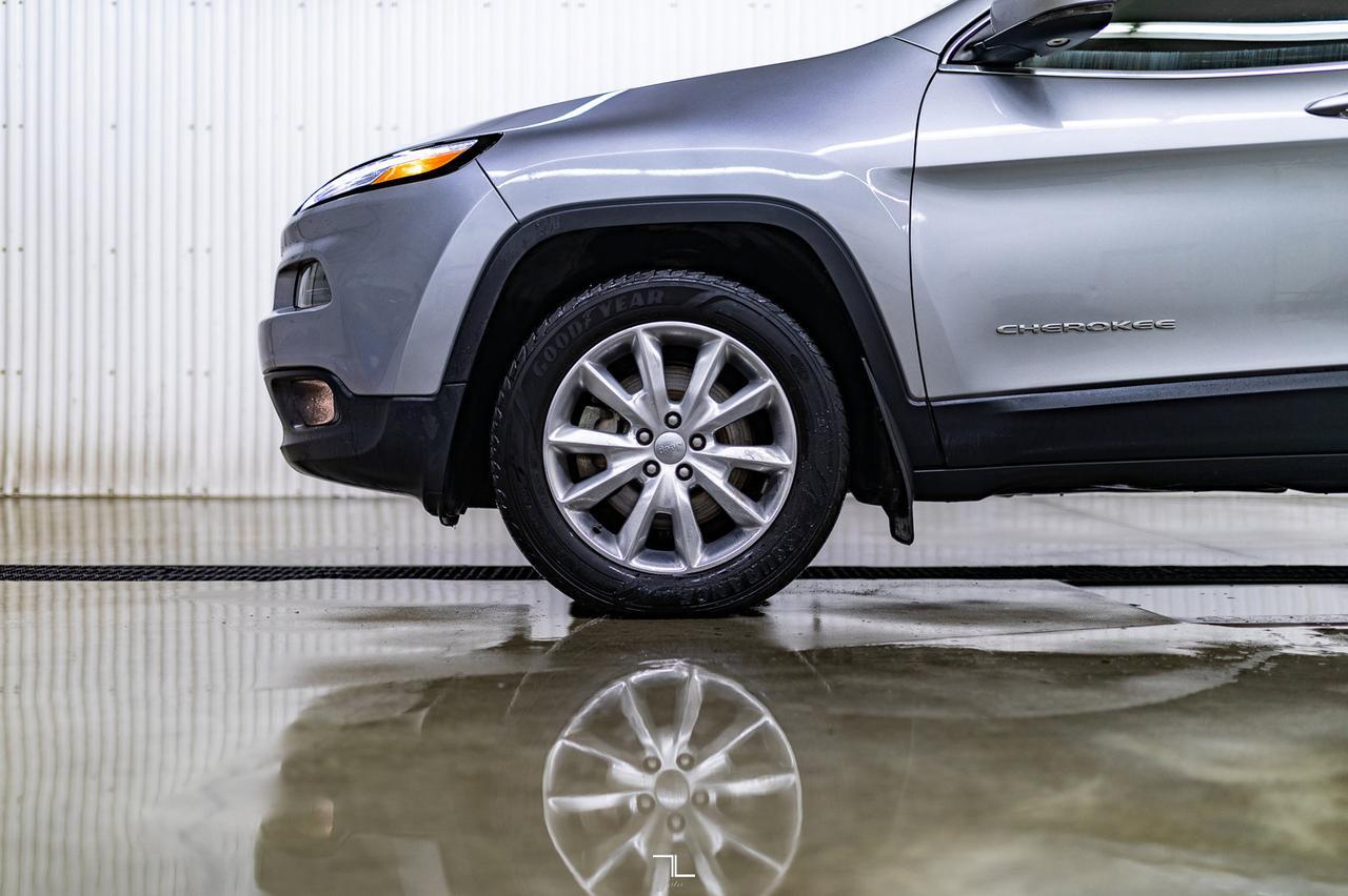 2016 Jeep Cherokee 4x4 Limited Leather Nav BCam Red Deer AB