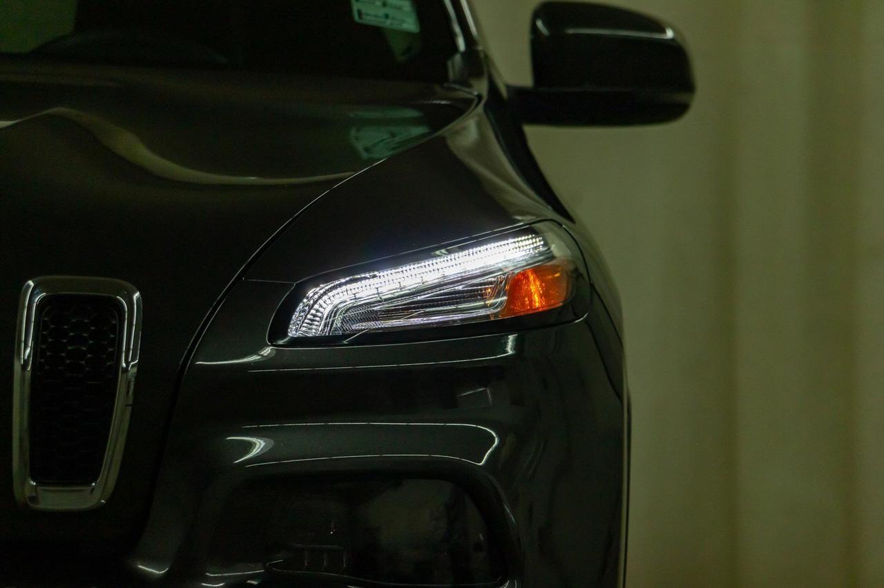 2016 Jeep Cherokee 4x4 Limited Leather Roof Nav BCam Red Deer AB