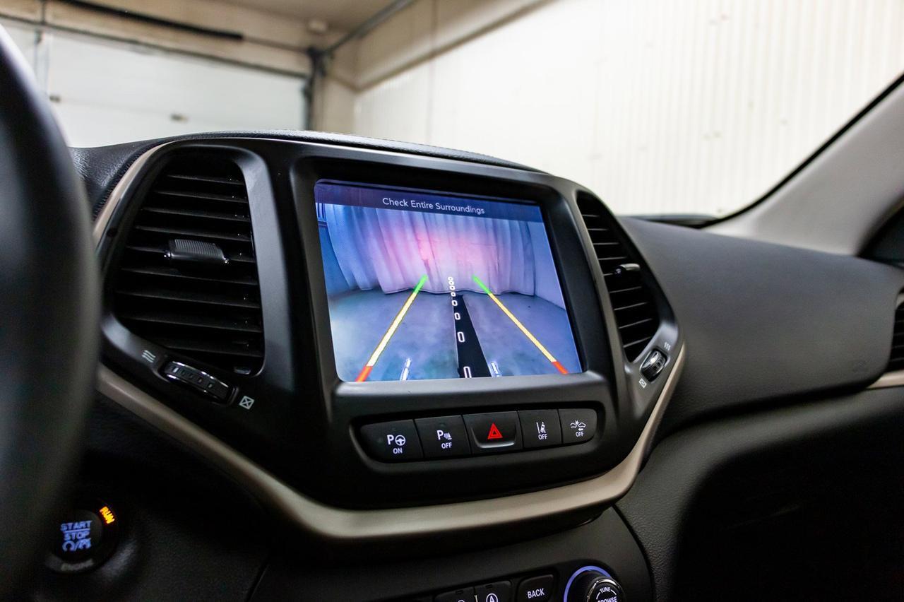 2016 Jeep Cherokee 4x4 Limited Leather Roof Nav BCam Red Deer AB