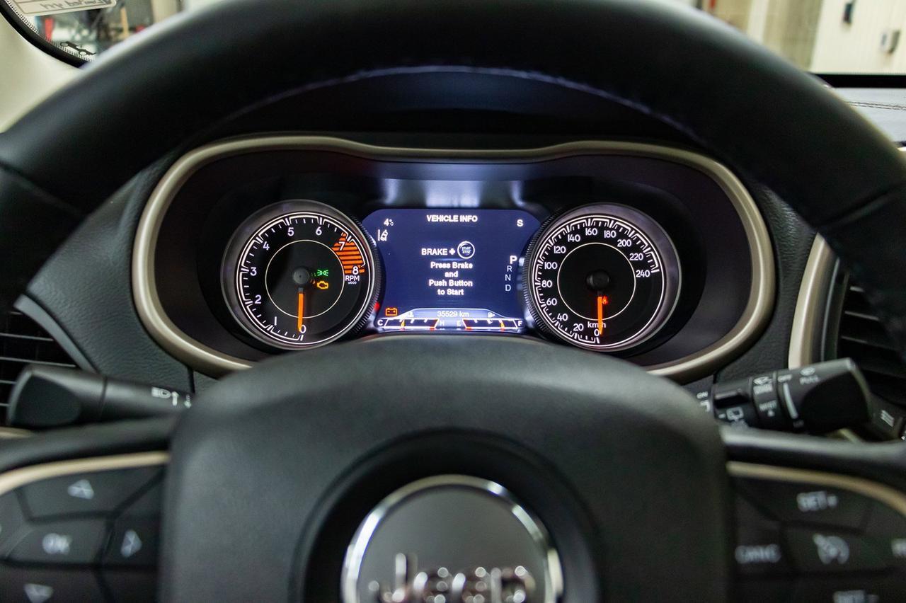 2016 Jeep Cherokee 4x4 Limited Leather Roof Nav BCam Red Deer AB