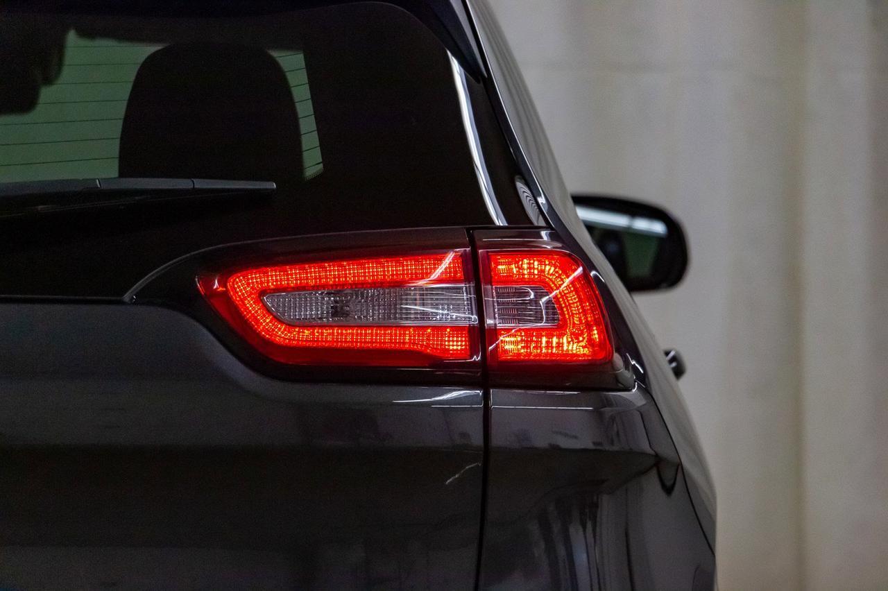 2016 Jeep Cherokee 4x4 Limited Leather Roof Nav BCam Red Deer AB