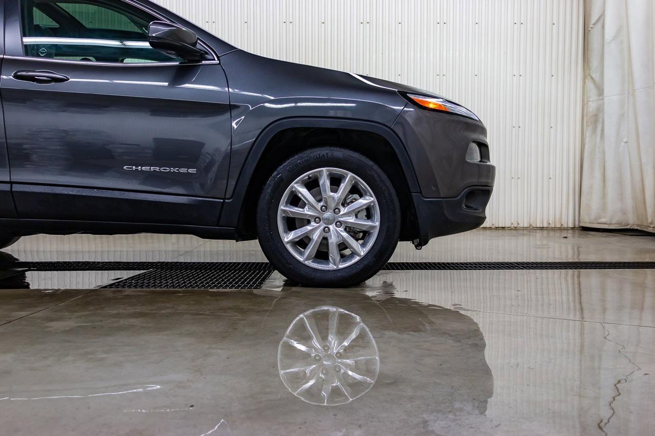 2016 Jeep Cherokee 4x4 Limited Leather Roof Nav BCam Red Deer AB