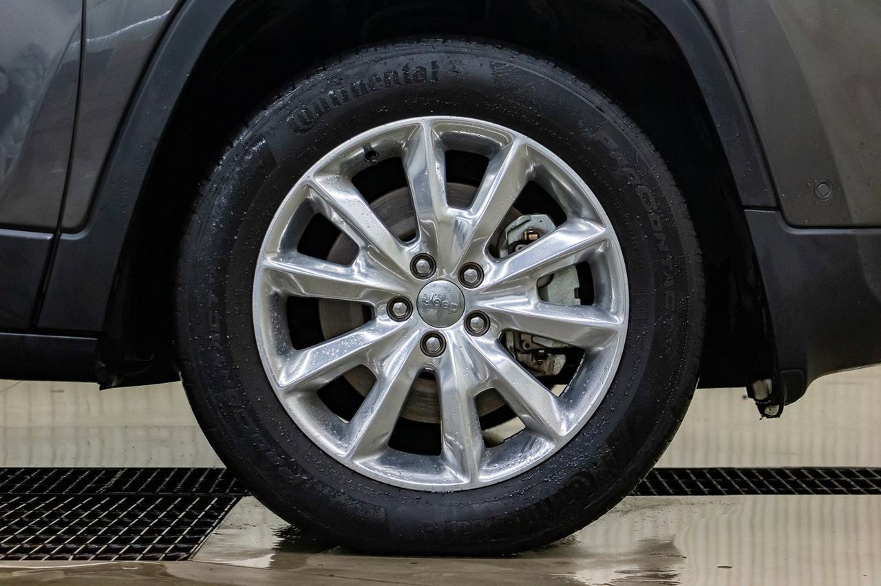 2016 Jeep Cherokee 4x4 Limited Leather Roof Nav BCam Red Deer AB