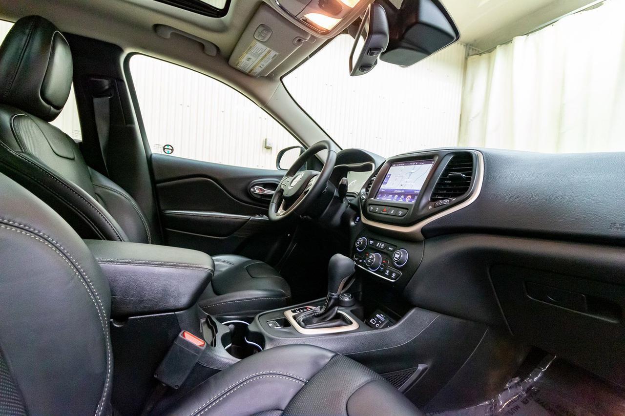 2016 Jeep Cherokee 4x4 Limited Leather Roof Nav BCam Red Deer AB