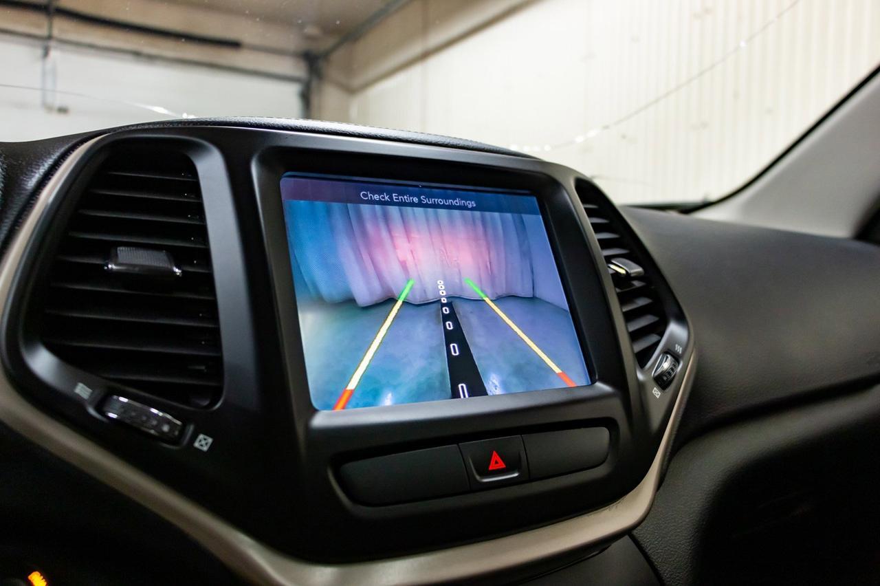 2016 Jeep Cherokee 4x4 Limited Leather Roof Nav Red Deer AB