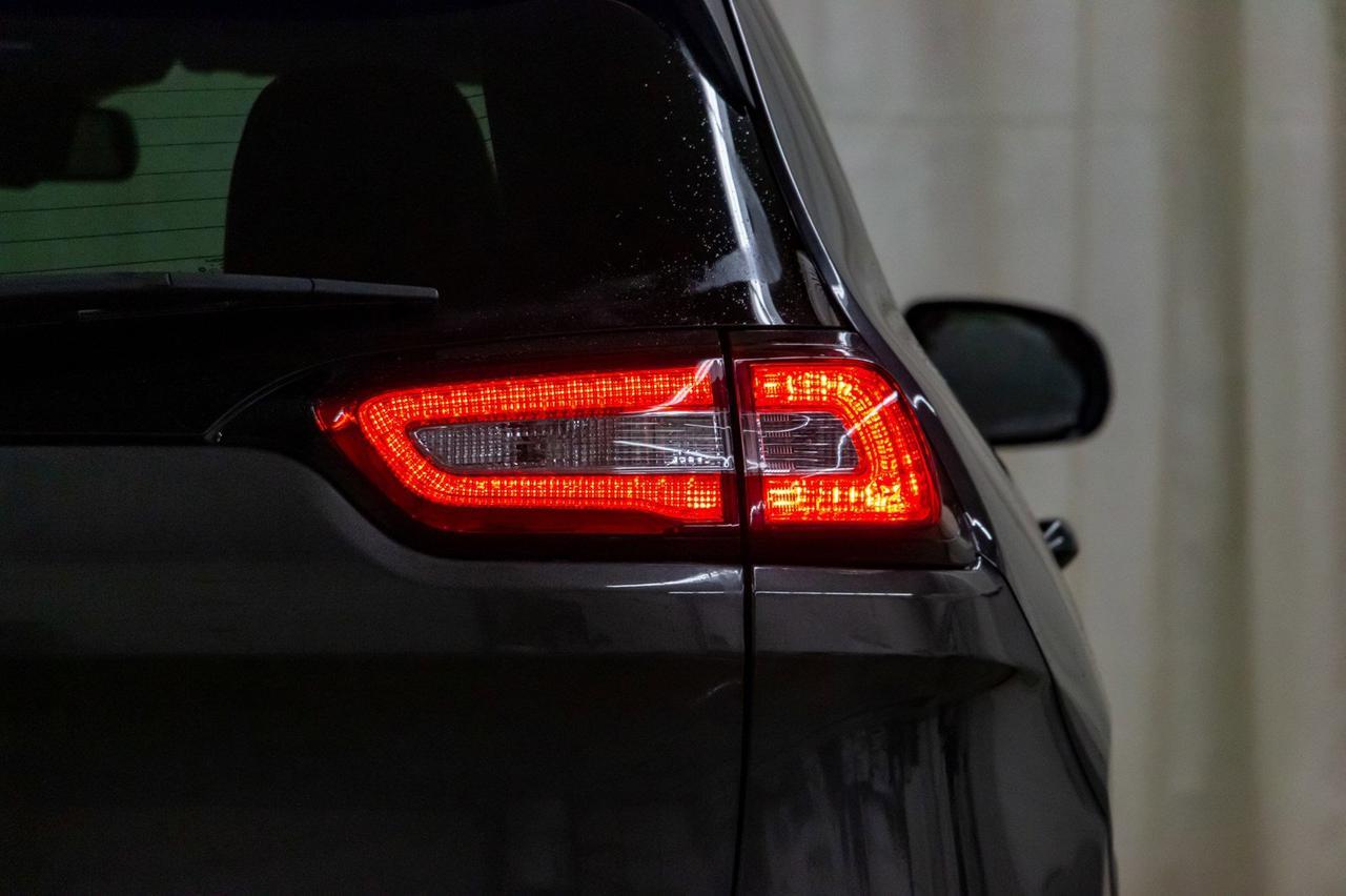 2016 Jeep Cherokee 4x4 Limited Leather Roof Nav Red Deer AB