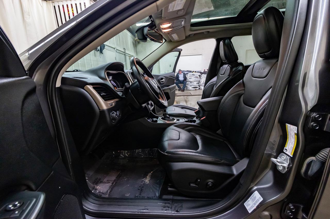 2016 Jeep Cherokee 4x4 Limited Leather Roof Nav Red Deer AB