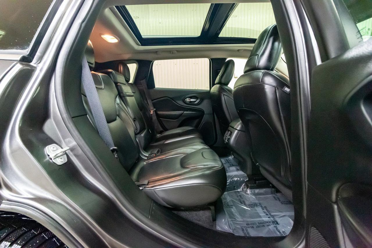2016 Jeep Cherokee 4x4 Limited Leather Roof Nav Red Deer AB