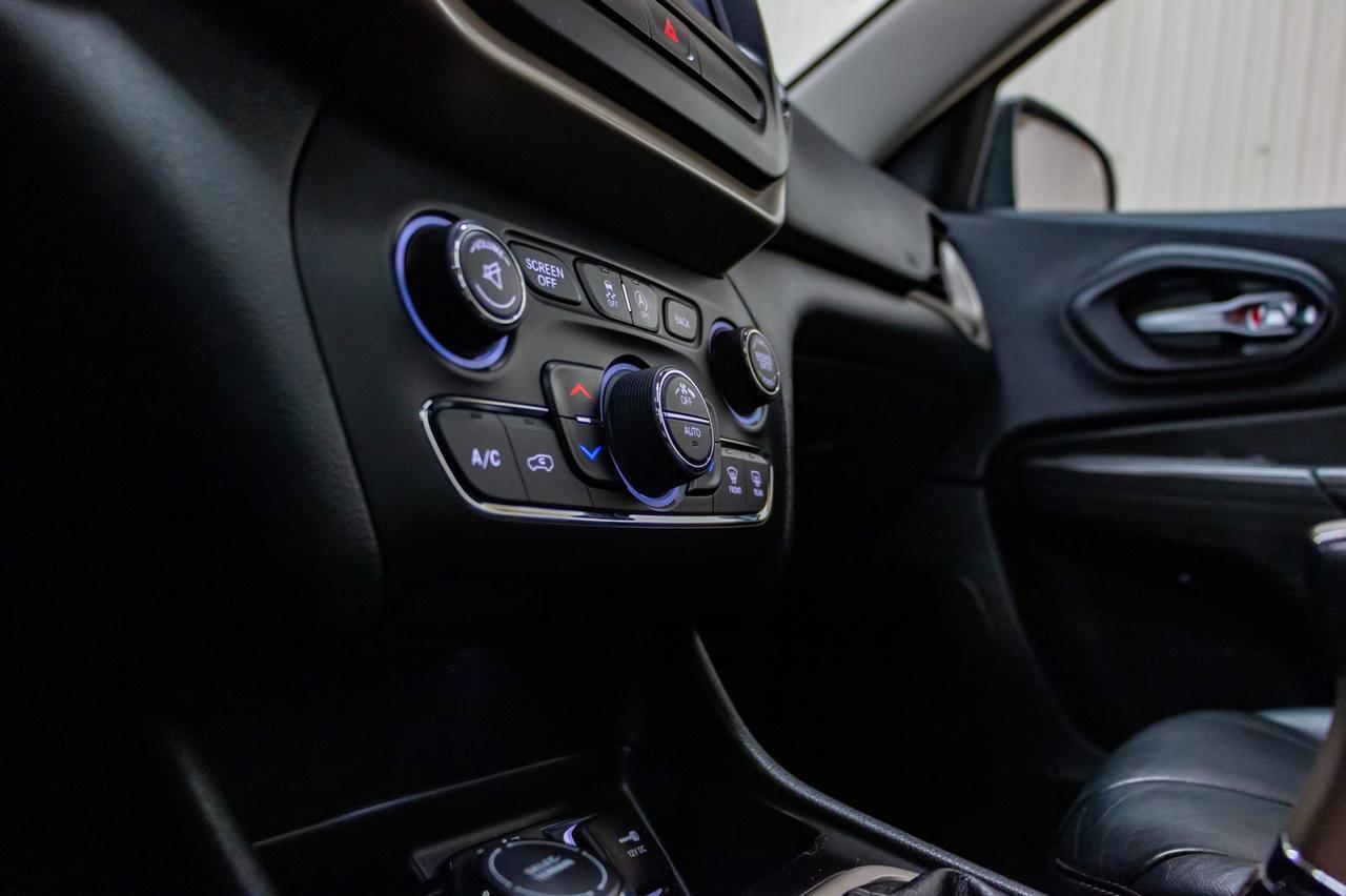 2016 Jeep Cherokee 4x4 Limited Leather Roof Nav Red Deer AB