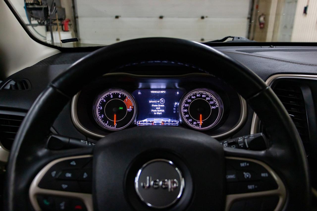 2016 Jeep Cherokee 4x4 Limited Leather Roof Nav Red Deer AB