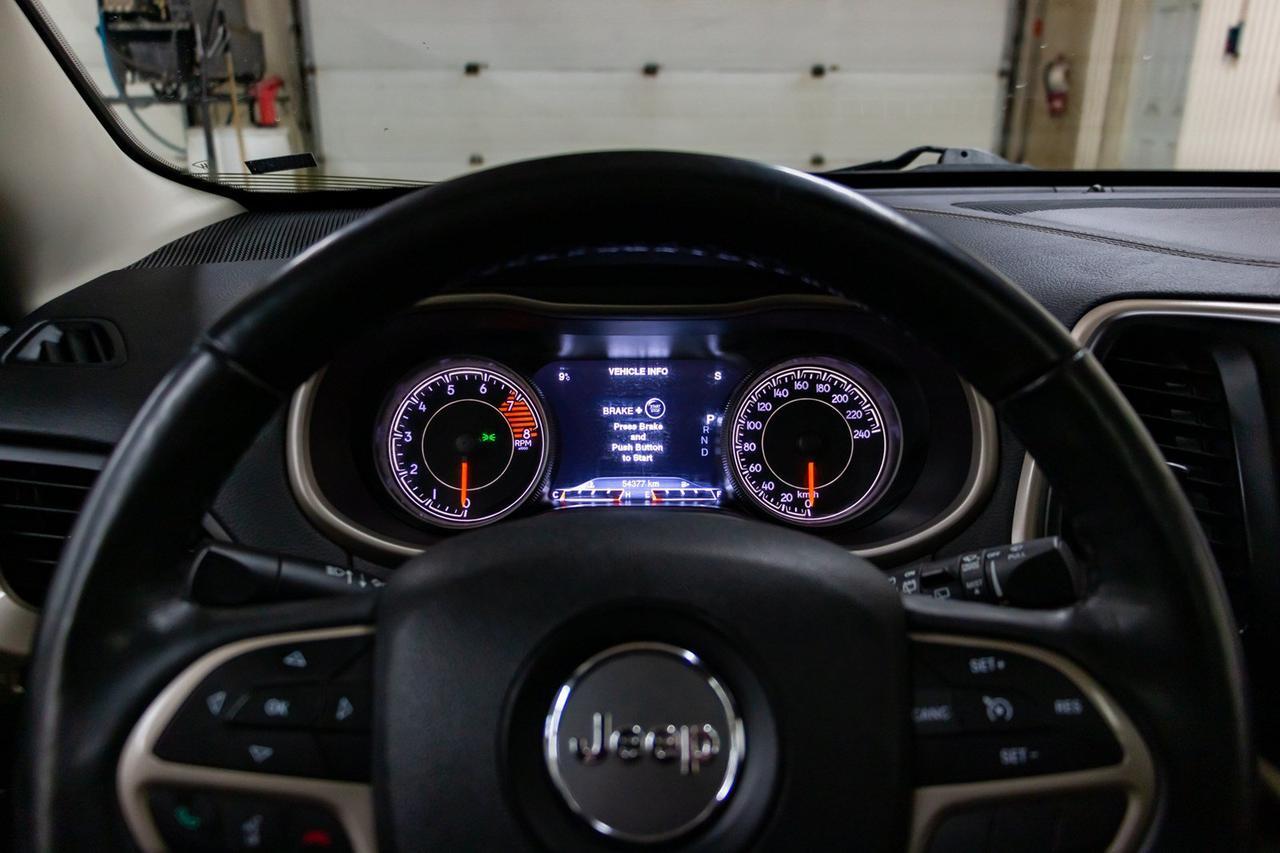 2016 Jeep Cherokee 4x4 Limited Leather Roof Nav Red Deer AB