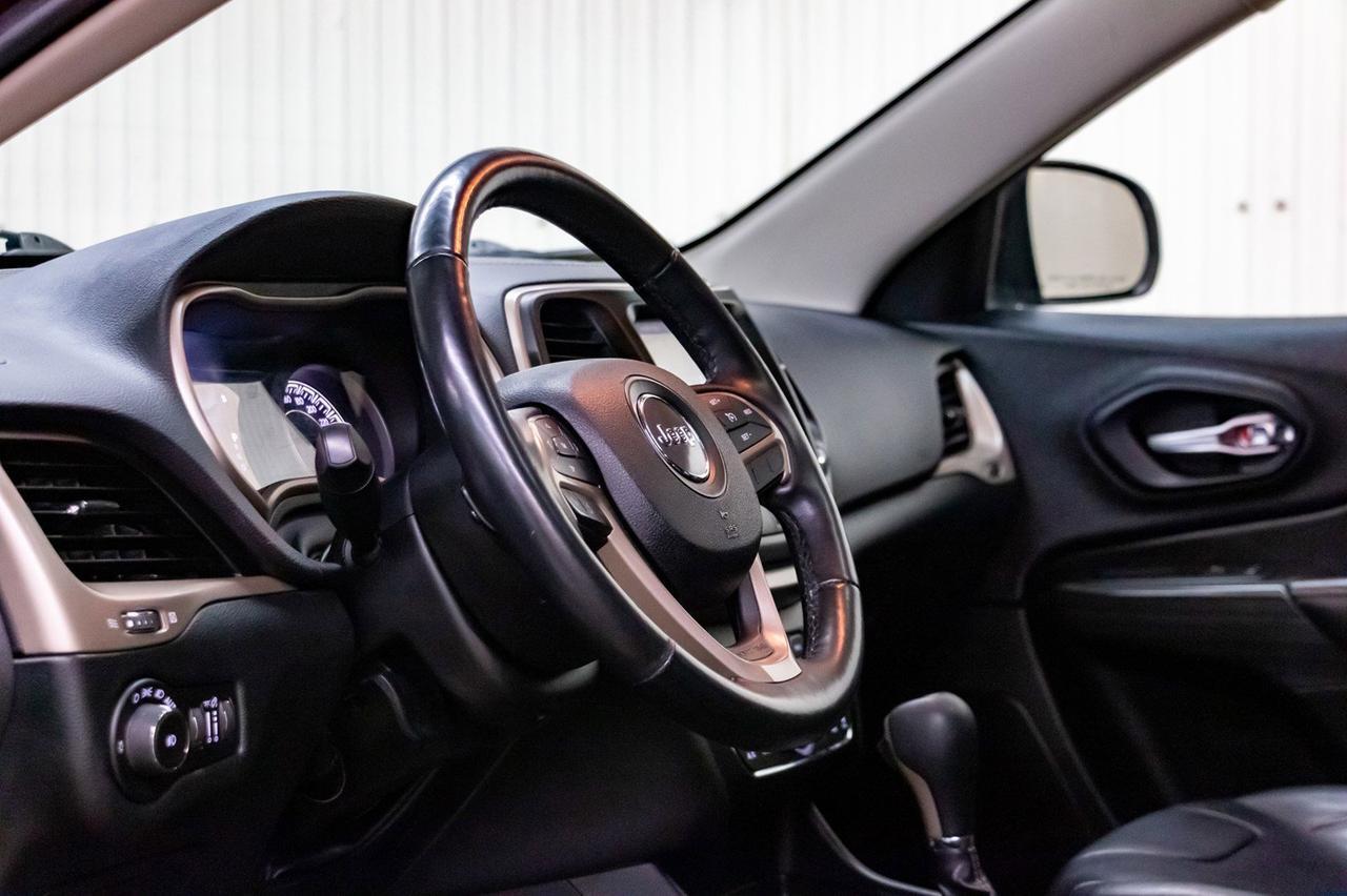 2016 Jeep Cherokee 4x4 Limited Leather Roof Nav Red Deer AB